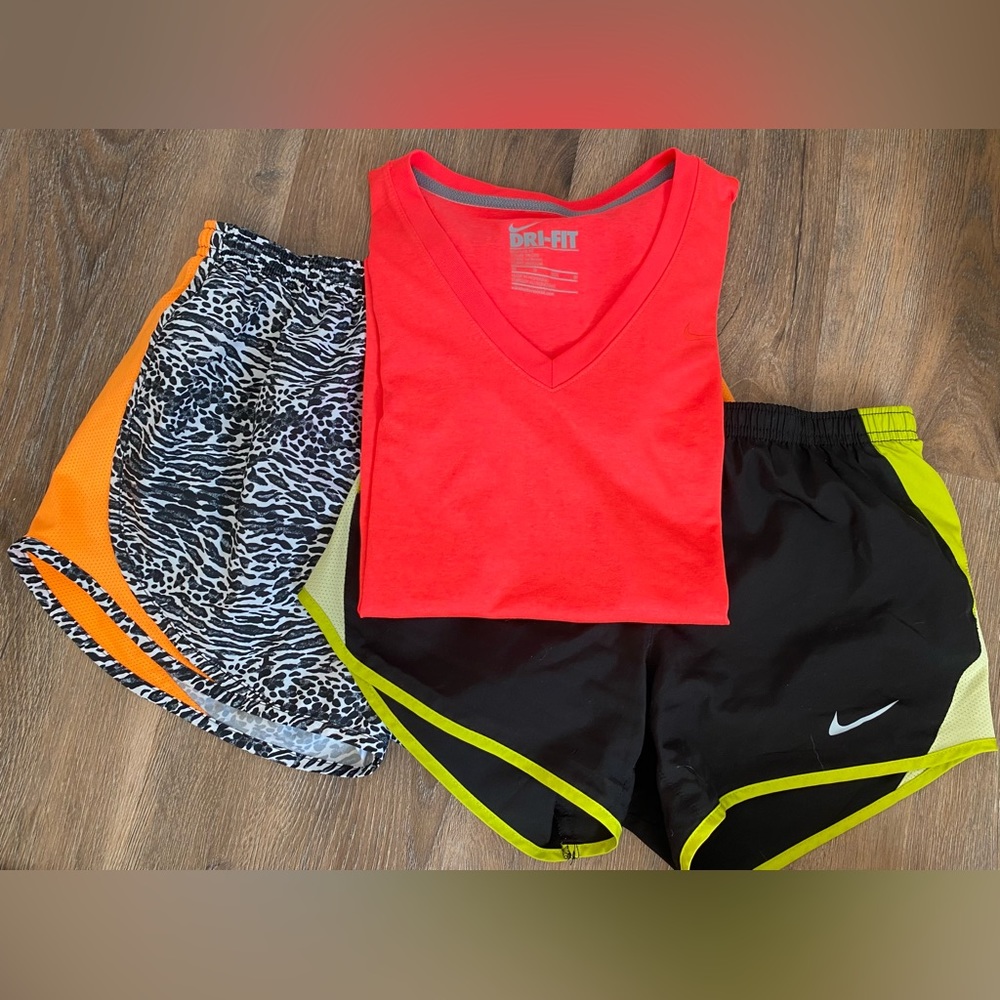 ☘️Nike Dri-FIT 3 Piece bundle Shorts and top size xs/sm